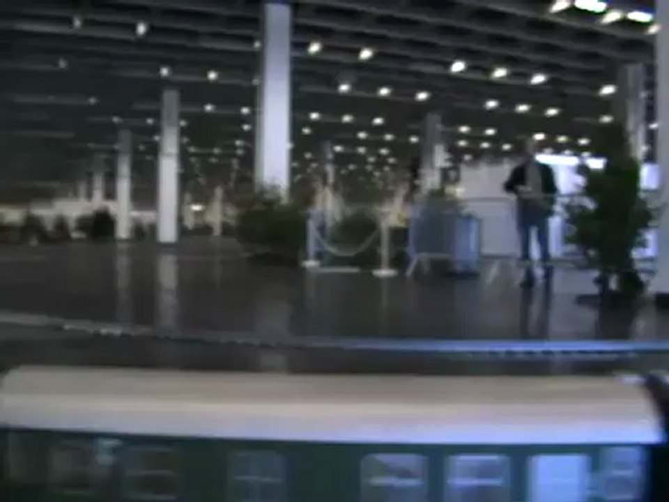 Kölner echtdampftreffen 2008 bubikopf fährt mit donnerbüchsen vorbei.mpg