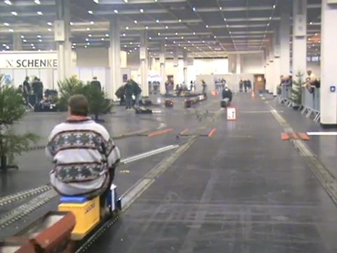 Kölner Echtdampftreffen 2008 Bubikopf mit Donnerbüchsen passiert das fünf Zoll BW Köln-Messe