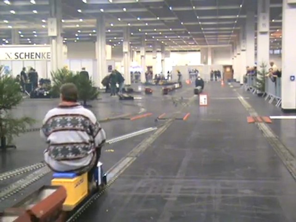 Kölner Echtdampftreffen 2008 Bubikopf mit Donnerbüchsen passiert das fünf Zoll BW Köln-Messe