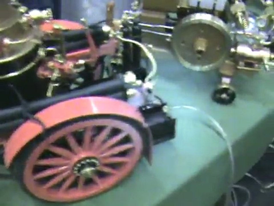 Echtdampftreffen  Köln 2008 Leo erklärt seine Feuerspritze von 1903