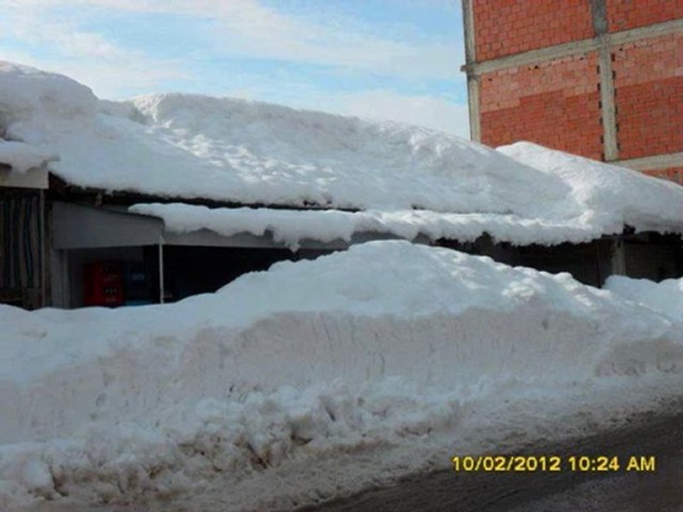 BOUZEGUENE sous la neige février 2012