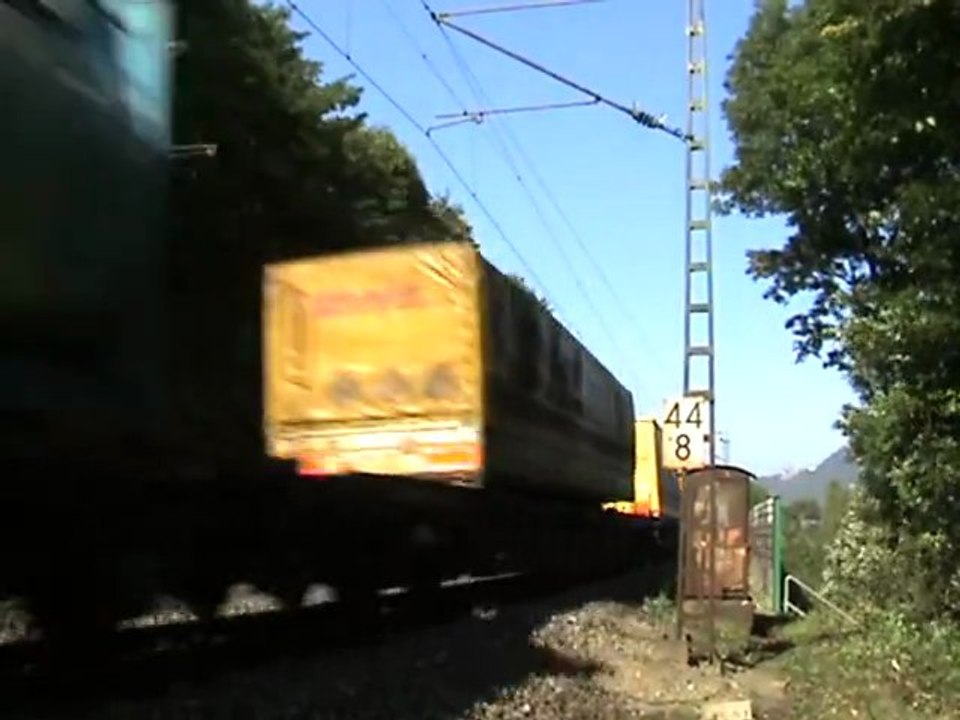 BR 155 mit Güterzug von Koblenz nach Bonn bei Rolandswerth