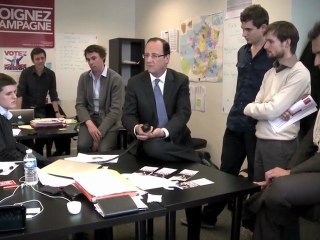 François Hollande aux manettes de sa campagne de porte à porte