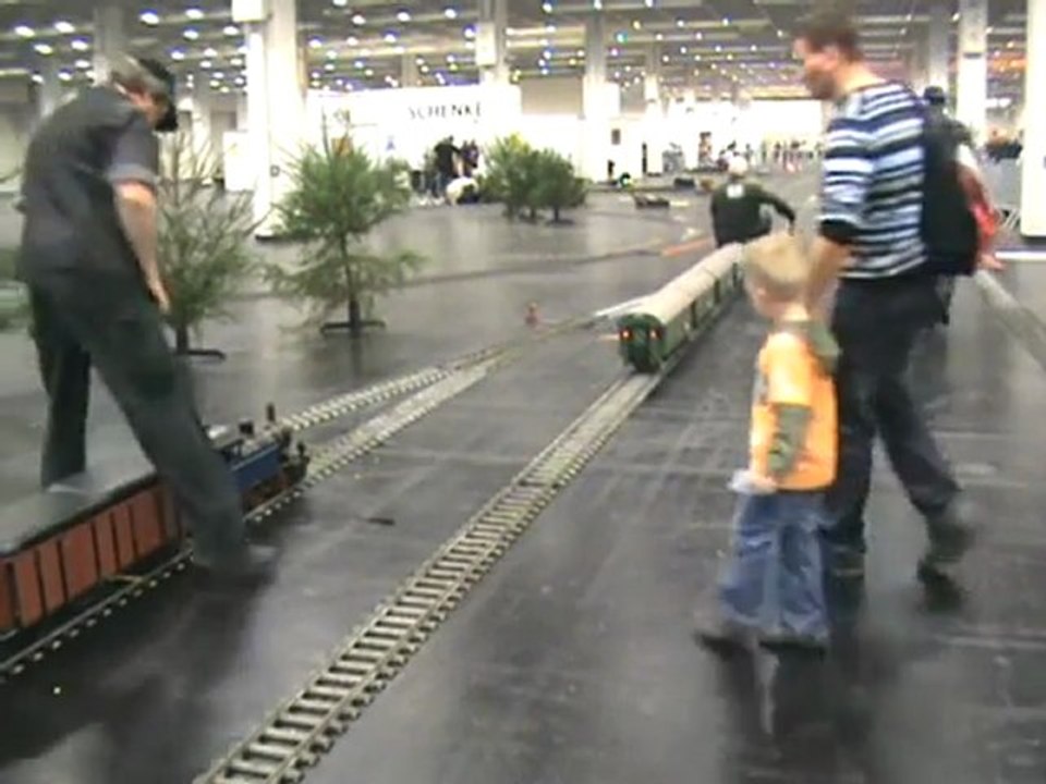 Echtdampftreffen  Köln 2008 BR01 hält an. Bubikopf auch. Simplex nimmt Fahrgast auf