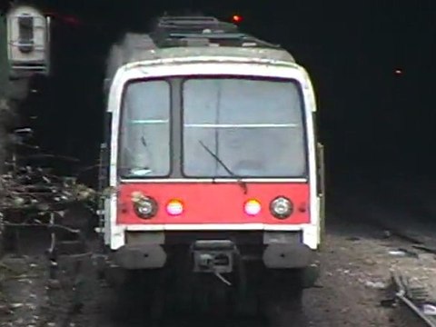 MI84 : A l'approche de la gare de Vincennes sur la ligne A du RER