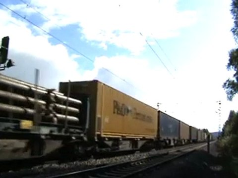 BR155 Richtung Köln-Bonn bei Rheinbreitbach mit Intermodal Güterzug