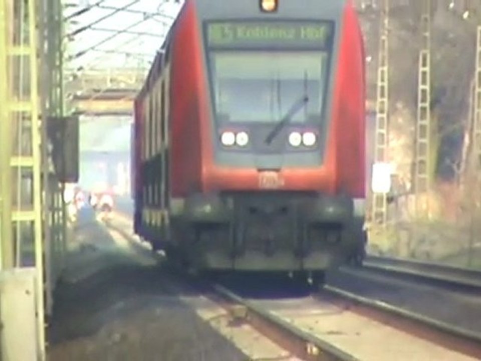 BR 146 schiebt Dostos zum Hbf Koblenz bei Bornheim