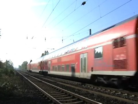 BR143 schiebt Dostos von Linz am Rhein nach Bad Honnef bei Rheinbreitbach