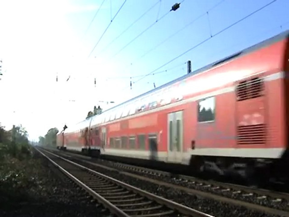 BR143 schiebt Dostos von Linz am Rhein nach Bad Honnef bei Rheinbreitbach