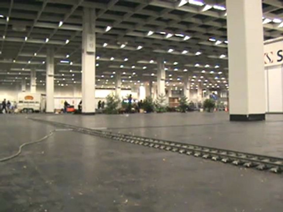 Livesteam Meeting Cologne 2008 A British engineer and his engine are driving by