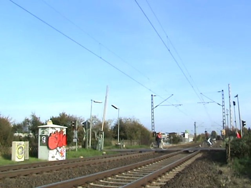 BR151 in Doppeltraktion vor Erzwagenzug  nach Bonn bei Roisdorf