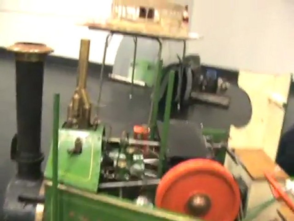 Echtdampfhallentreffen Köln 2008 Foden Dampfsattelschlepper läuft im Leerlauf