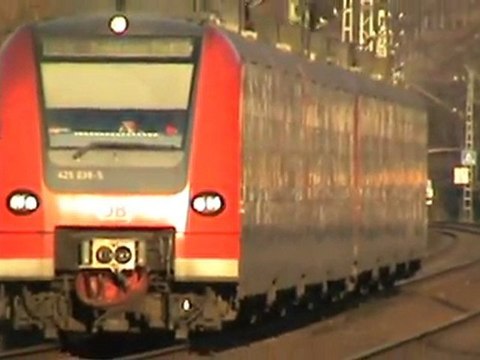 Diverse BR143 mit Dostos und BR425 auf der rechten Rheinseite bei Oberhammerstein.