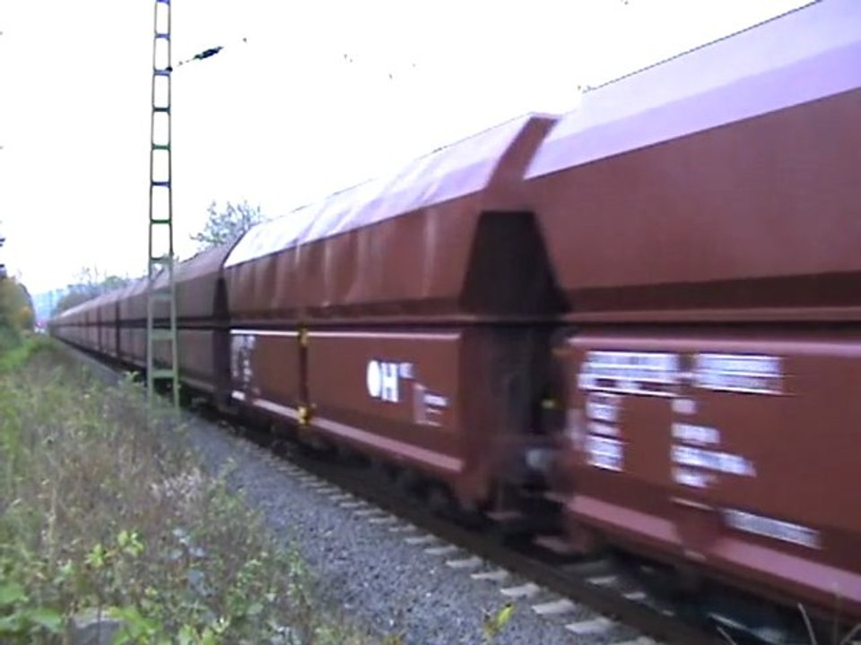 BR151 in Doppeltraktion mit langsamen Schüttgutwagenzug nach Koblenz bei Rheinbreitbach