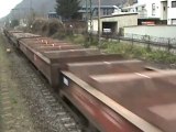 BR 140 in Doppeltraktion beim Bf Brohl mit leerem Stahlrollenzug nach Bonn
