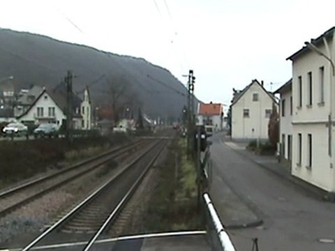 BR146 beim Bhf Brohl mit Doppelstockwagen nach Bonn