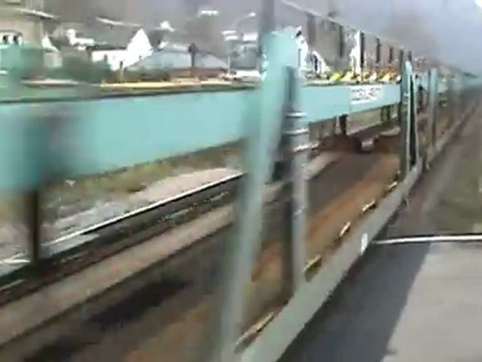 BR185 beim Bf Brohl mit leerem Autozug nach Bonn