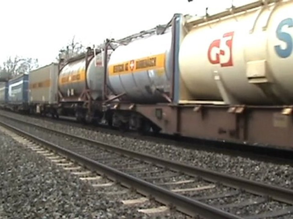 Schweizer Cargo RE 482 mit Intermodalzug bei Bonn Villich Müldorf Richtung Koblenz