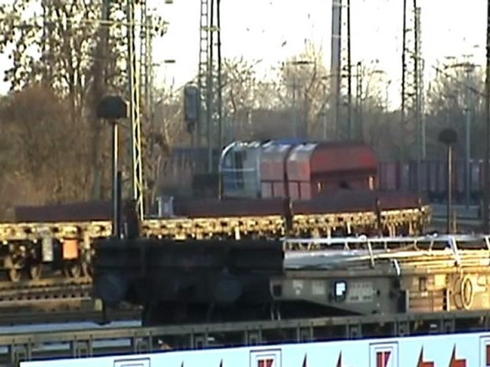 Vossloh G2000 mit Flachwagen beim Bf Köln Mülheim