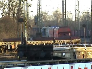 Vossloh G2000 mit Flachwagen beim Bf Köln Mülheim