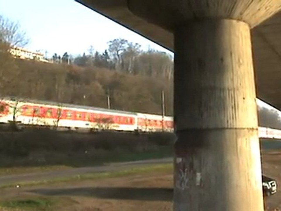 Zwei BR185 der City Night Line in Doppeltraktion beim Unkelbachtal am Rhein