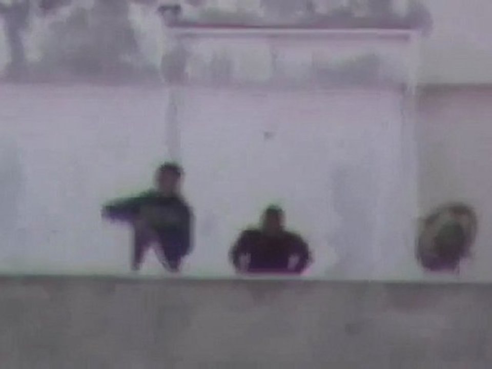 فري برس حماة المحتلة  حي الحميدية  متاريس فوق المجمع الطبي 1 3 2012 ج1