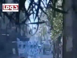 فري برس هجوم الأمن والشبيحة على التشييع منير رمضان دوما 1 3 2012 ج2