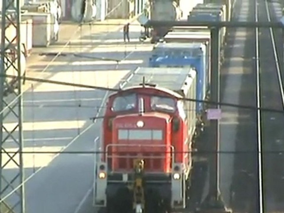 Verladearbeiten im umschlagbahnhof köln eifeltor