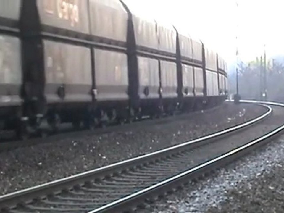 BR151 in Doppeltraktion mit Schüttgutwagenzug von Gbf Köln Kalk Nord nach Rbf Gremberg