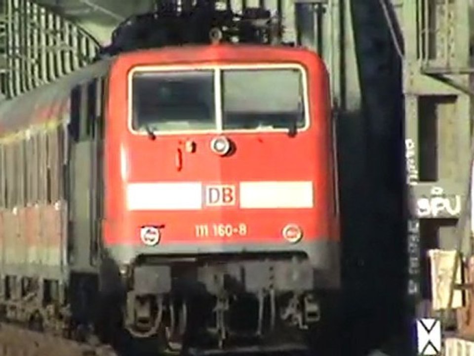 Class 66 auf kölner Südbrücke nach Rbf Gremberg und BR111 mit Steuerwagen Richtung Gbf Bonntor