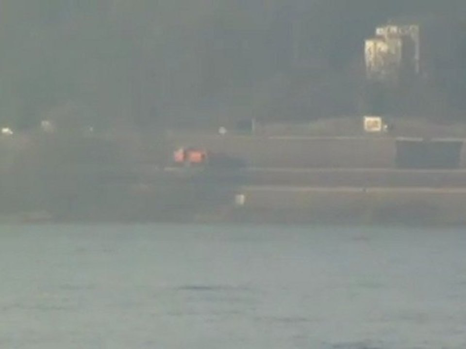 Einzelne Mak Lokomotive beim Unkelbachtal am Rhein mit Leerfahrt Richtung Remagen