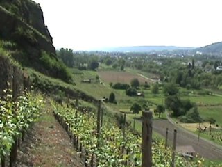 BR151 bei Unkel in Doppeltraktion vor Erzlorenzug Richtung Koblenz