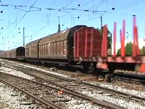 BR189 mit gemischtem Güterzug im Bf Neuwied Richtung Süden