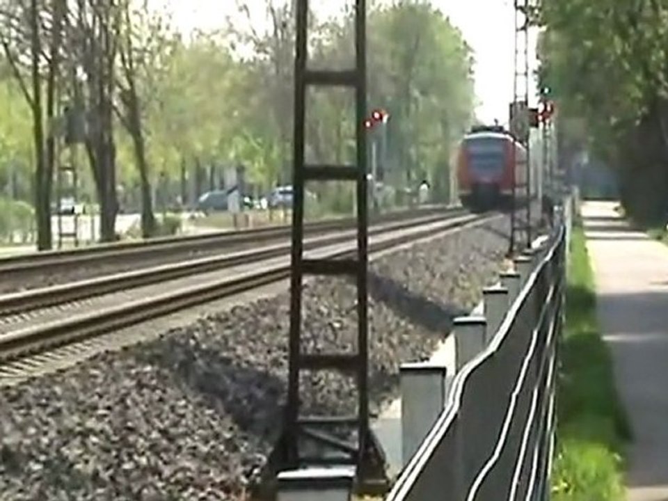 BR425 verläßt Bonn in Richtung Koblenz neben der Josef Beuys Allee