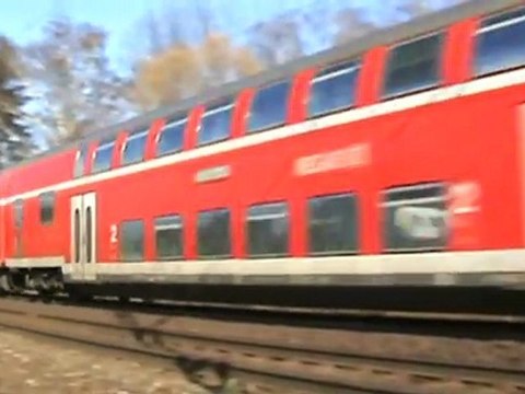 BR143 mit Dostos bei Bonn Beuel Süd hat gerade Bonn Oberkassel verlassen
