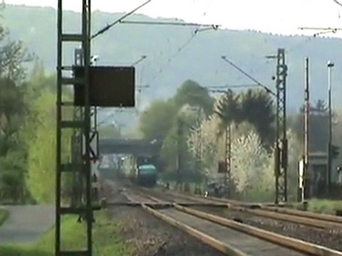 BR152 bei Unkel mit Intermodalzug nach Köln Bonn
