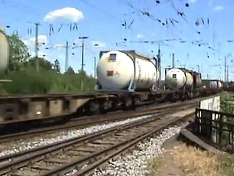 BR155 mit Intermodalzug durchquert Bf Neuwied Richtung Süden