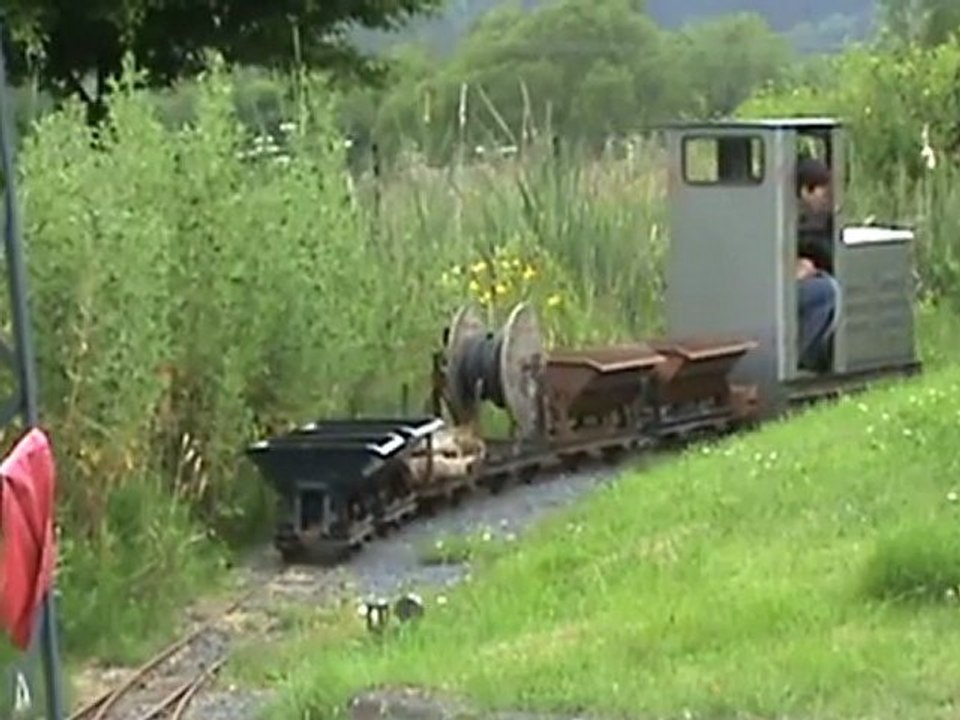 Lee, die Gmeinder und der Feldbahnzug beim Westerwälder