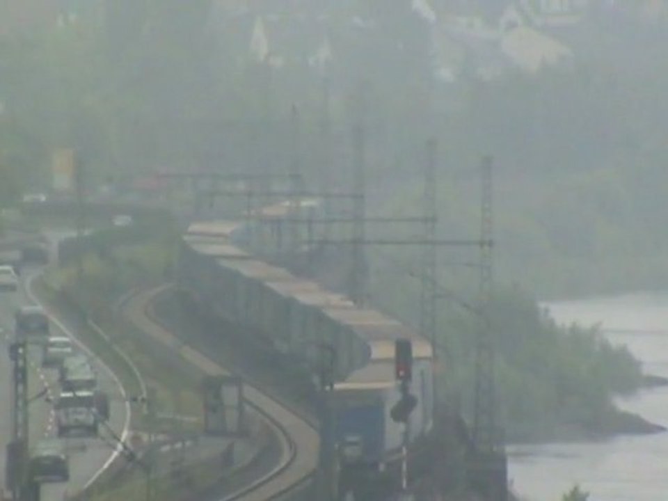 BR185 mit Containerzug kurz vor Eintreffen im Bf Neuwied