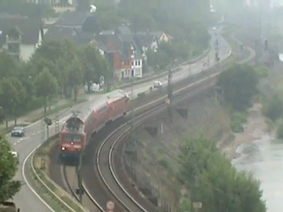 BR143 mit Dostos beim Ortsausgang Neuwied Richtung Bonn