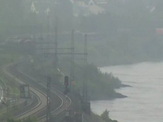 BR152 mit gemischtem Güterzug am Ortseingang Neuwied Richtung Süden