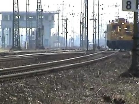 Schienenbaufahrzeug passiert den Rbf Köln Gremberg Richtung kölner Südbrücke
