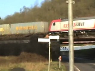 Crossrail BR185 mit Containerzug beim Unkelbachtal nach Bonn