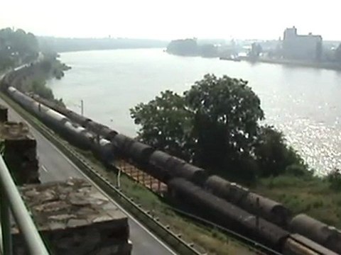 Zweimal BR185 und einmal BR152 mit Güterzügen am Ortseingang Neuwied