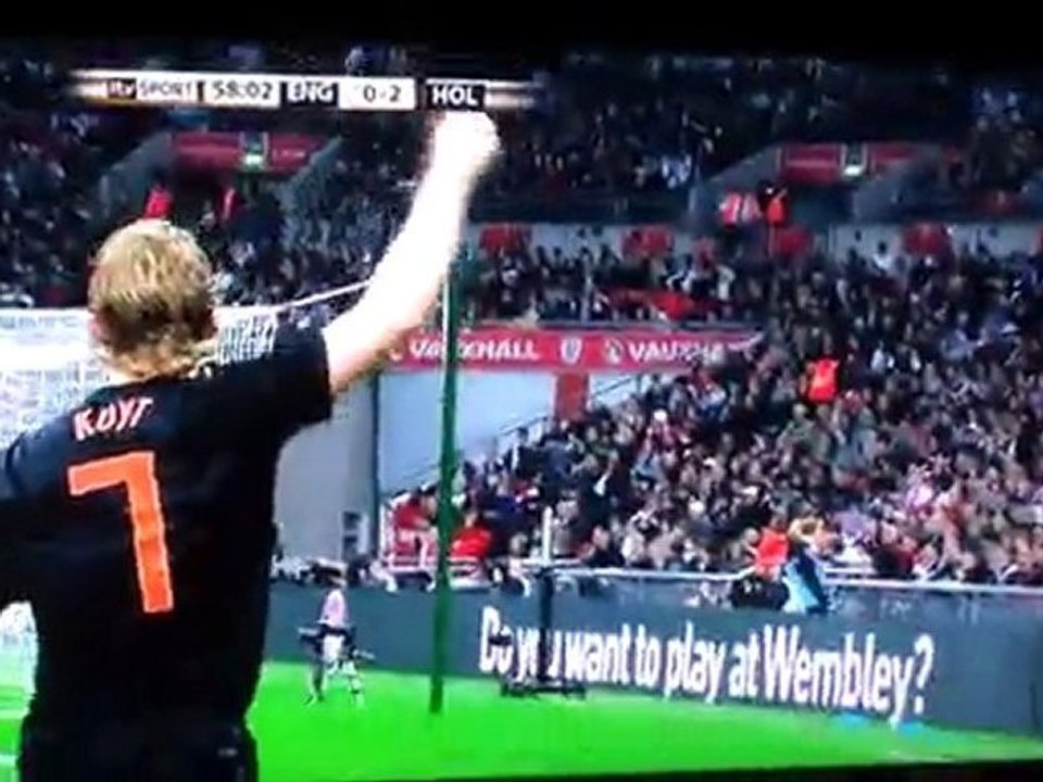 Klaas Jan Huntelaar v Chris Smalling - Knockout - 29-02-2012