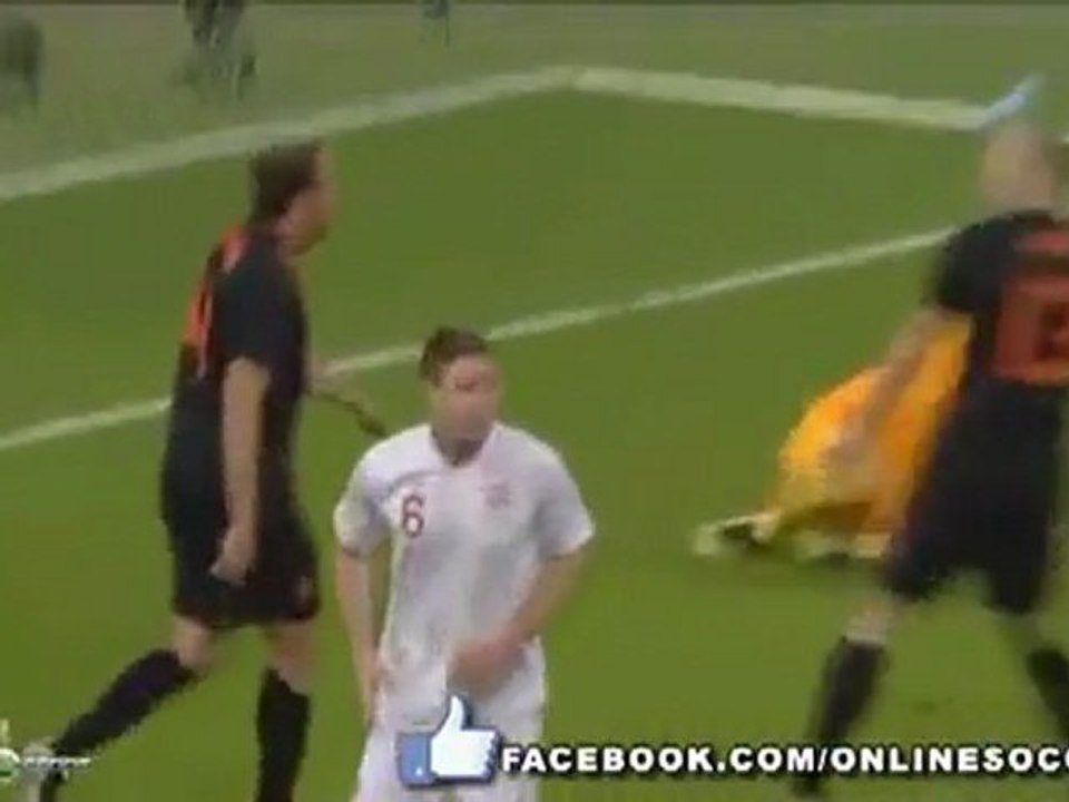 Cahill rút ngắn tỷ số xuống 1-2
