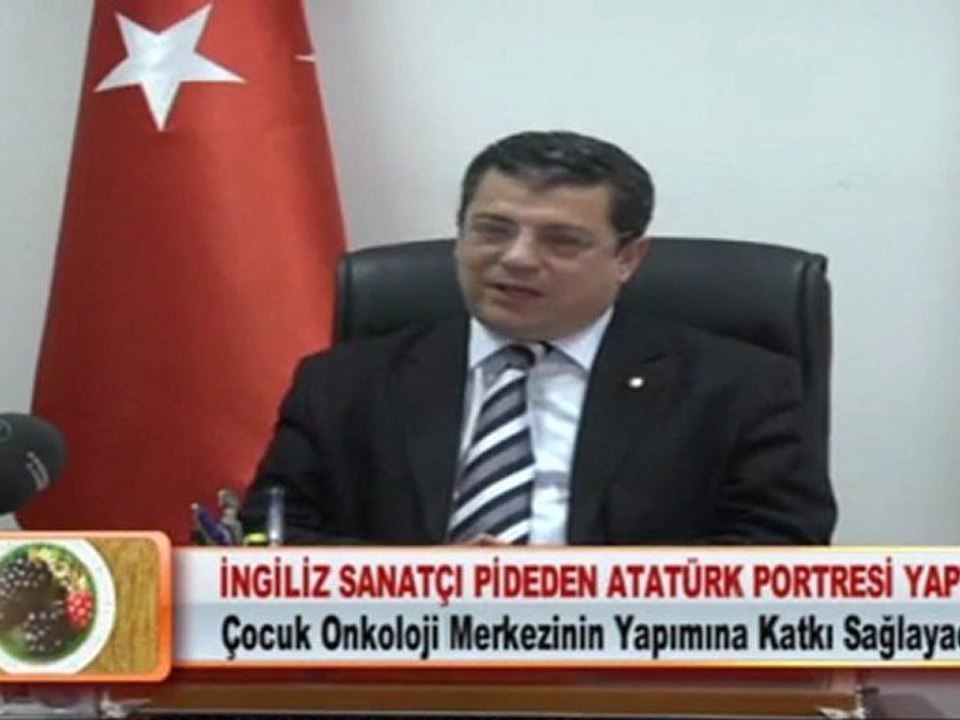 İNGİLİZ SANATÇI PİDEDEN ATATÜRK PORTRESİ YAPTI 29.02.2012