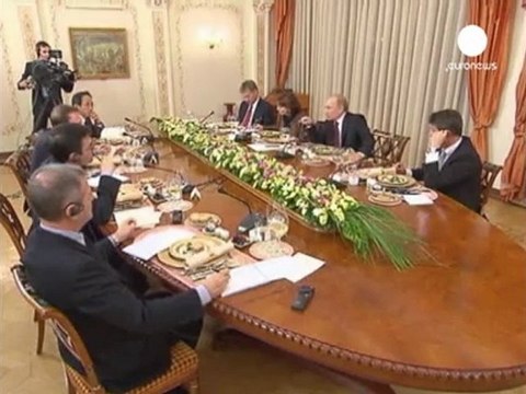 Syria: Red Cross convoy enters Homs