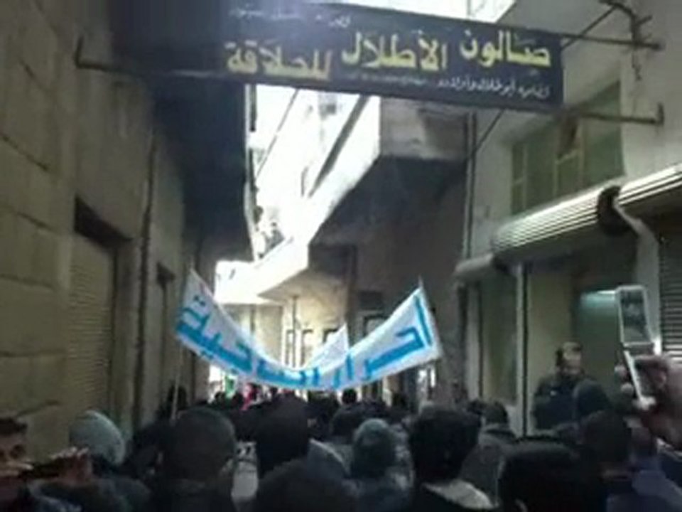 فري برس ادلب جسرالشغور قرية الناجية جمعة تسليح الجيش 2 3 2012ج1