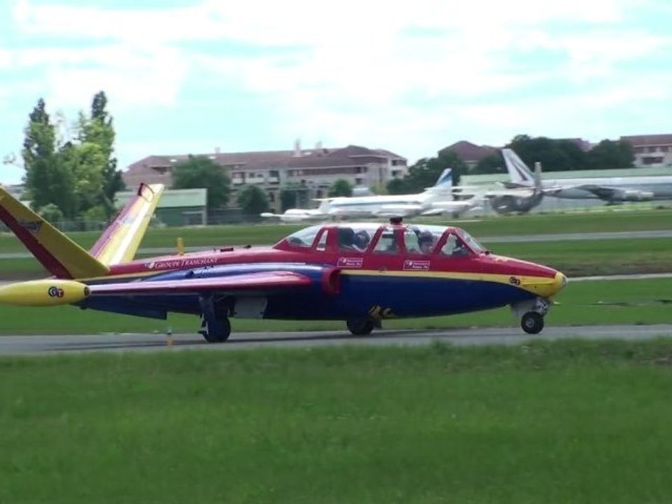 Fouga Magister CM.170  au roulage Full HD LFTA LBG 2011